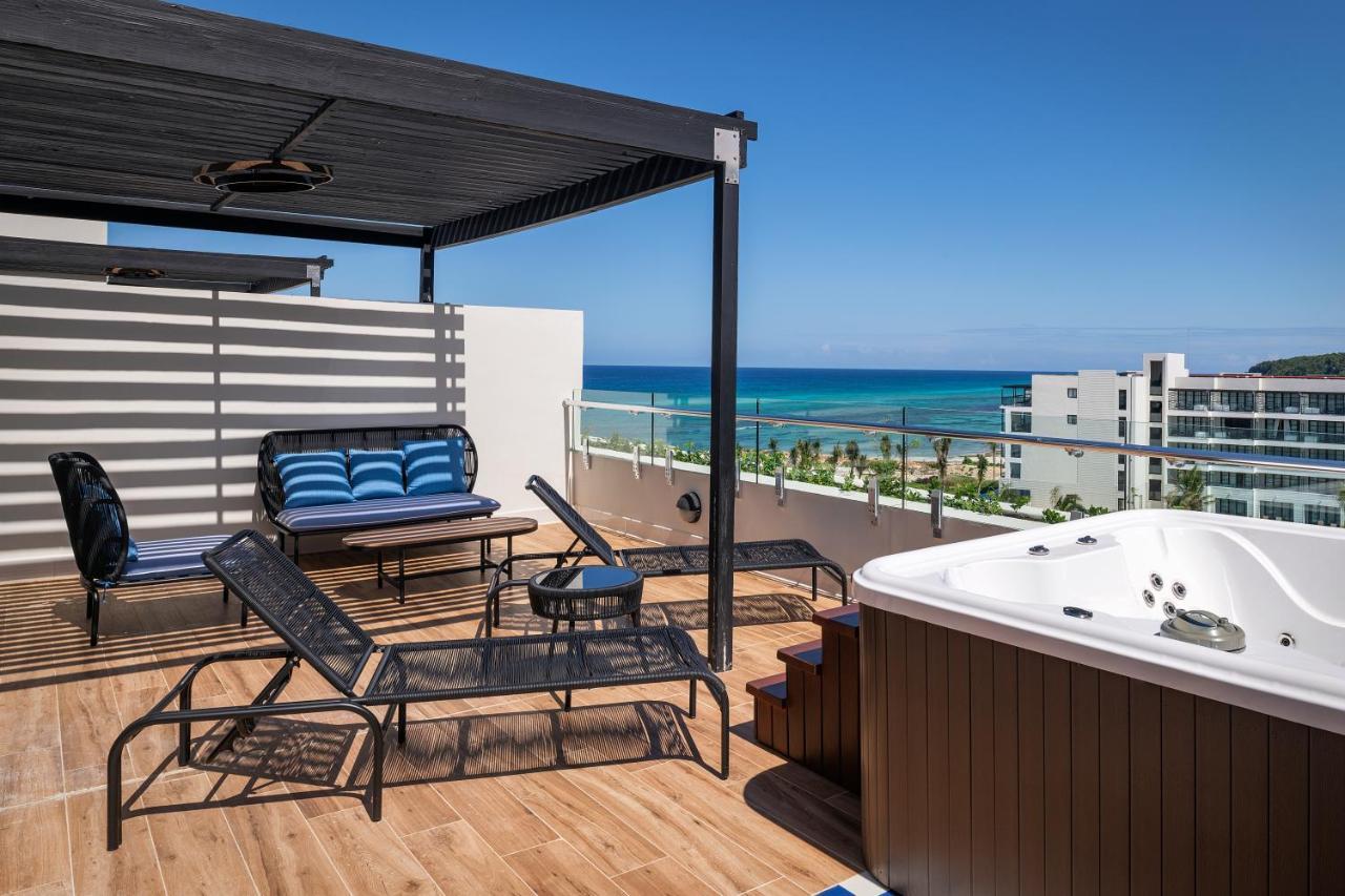 Hotel Ocean Eden Bay (Adults Only) Spring Rises Exteriér fotografie Rooftop at the Hilton Playa del Carmen