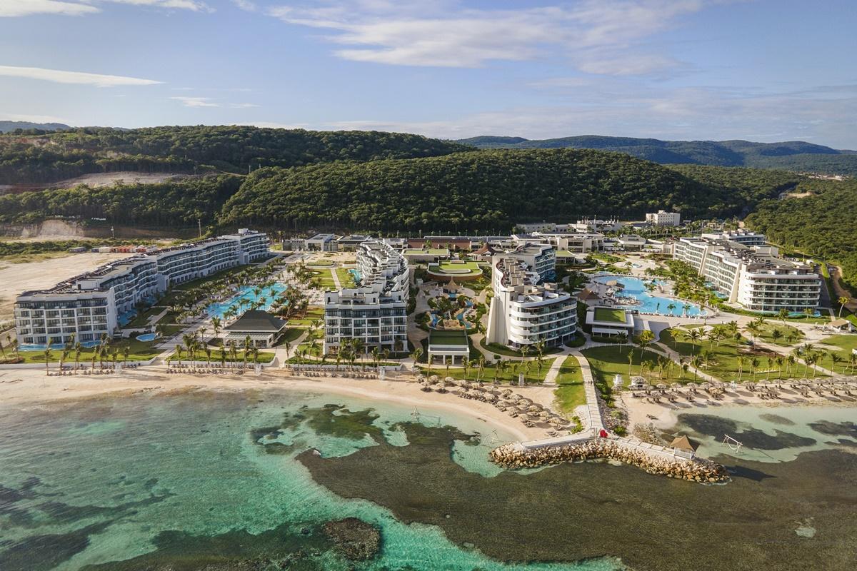 Hotel Ocean Eden Bay (Adults Only) Spring Rises Exteriér fotografie Aerial view of the resort