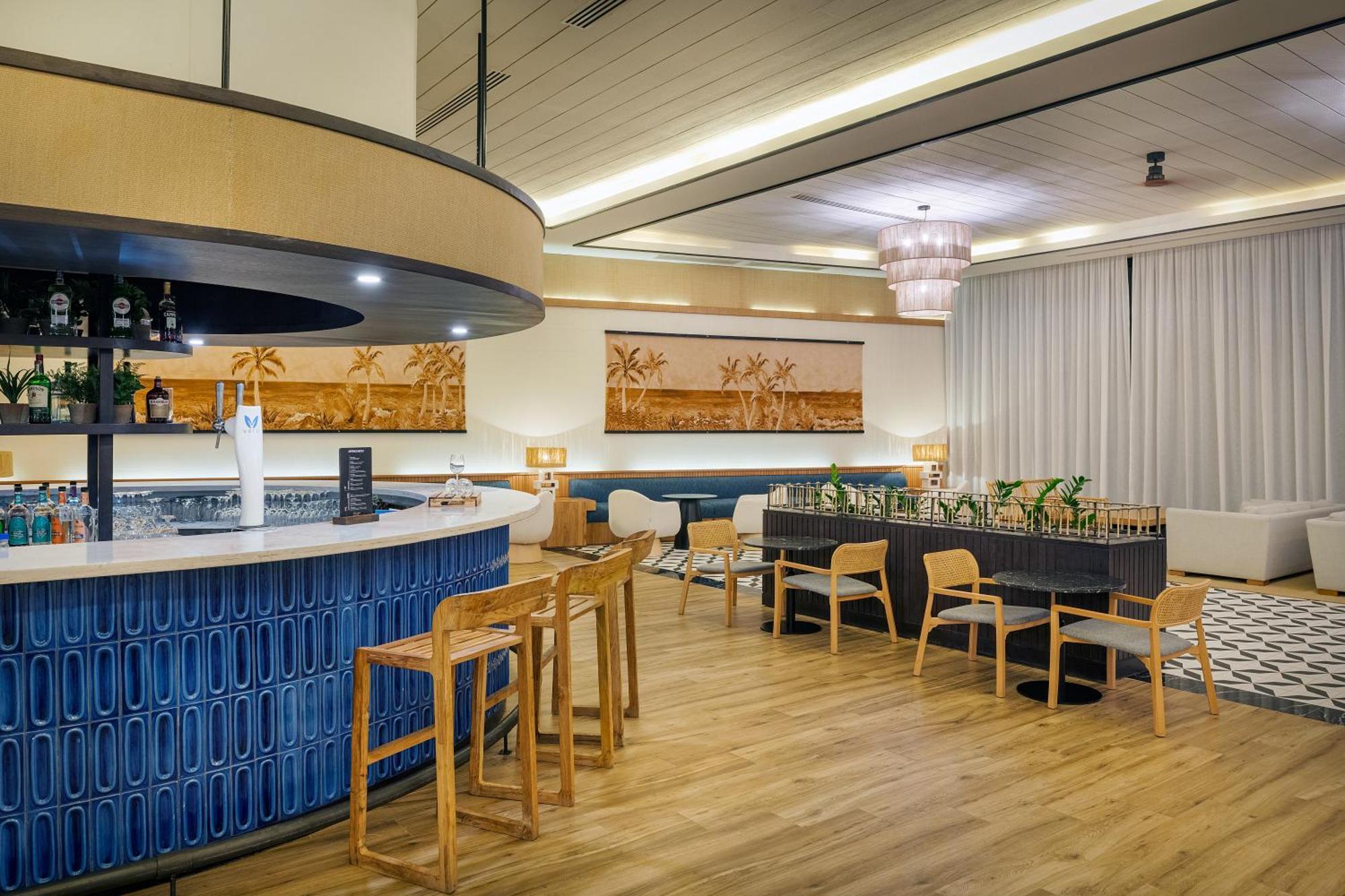 Hotel Ocean Eden Bay (Adults Only) Spring Rises Exteriér fotografie The lounge at the airport